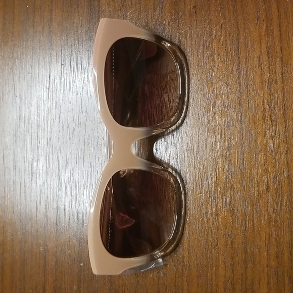 💕ALICE + OLIVIA💕 Victoria Sunglasses Blush/Fade NWT - Picture 10 of 16